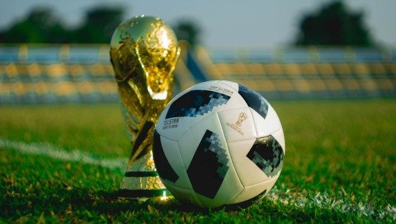 WM Pokal und Fussball - Von 2006 bis 2018: So ziehen DFB und Marken WM-Fans in den Bann