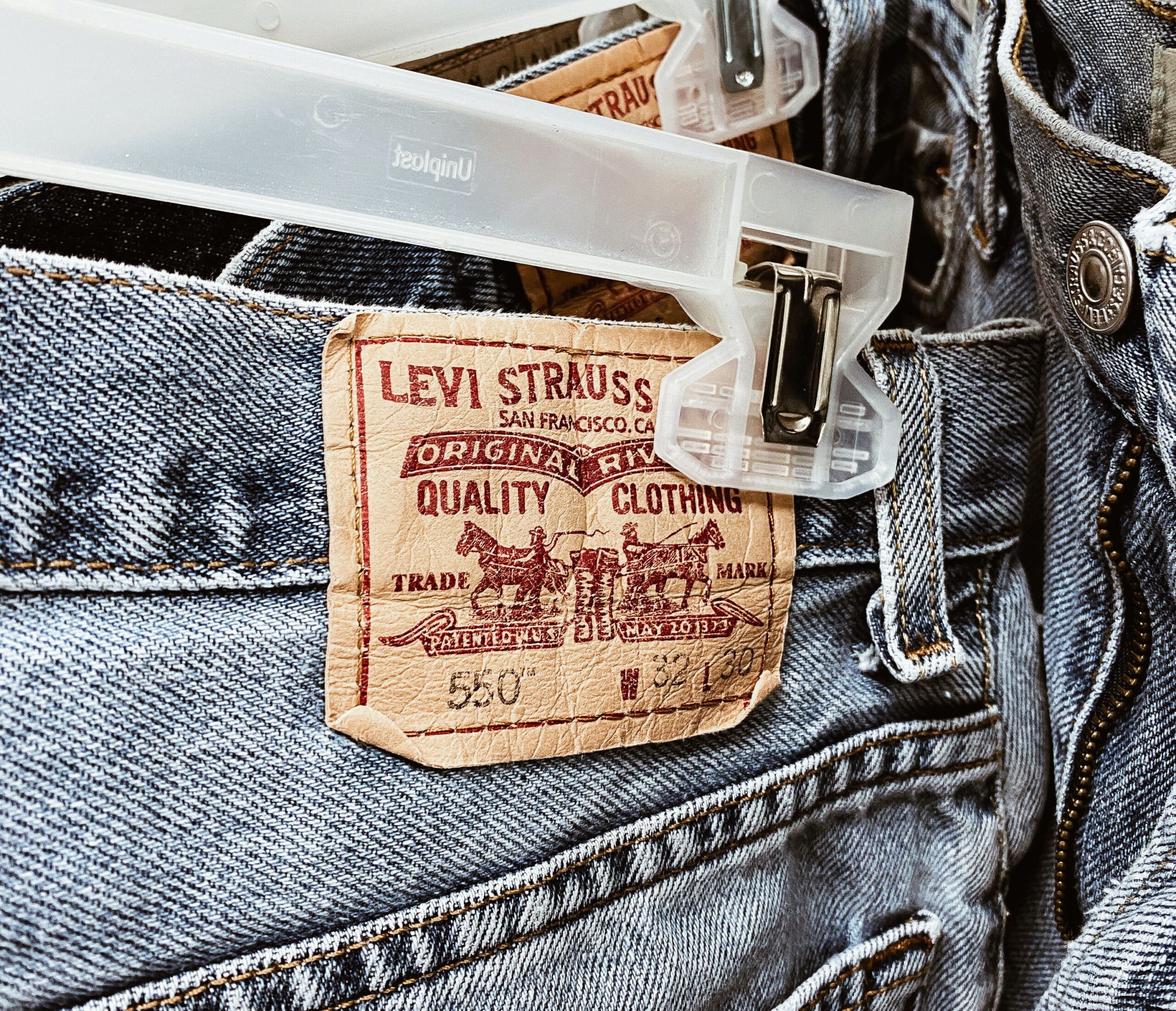 Waistband with a sewn-in Levi's label, a brand that successfully uses fashion storytelling
