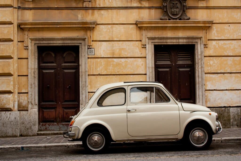 Firma Fiat feiert 125 jaehriges Jubilaeum - Die Heldenreise von Fiat: 125 Jahre italienische Eleganz und Innovation 